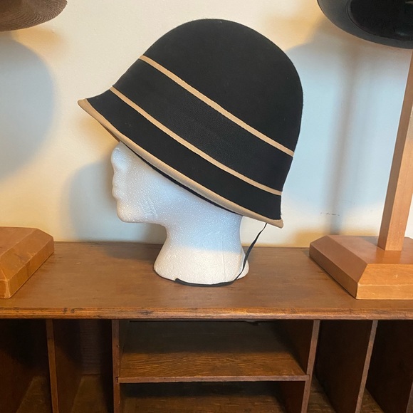 Black and tan wool cloche flapper hat in size M/L - Picture 9 of 10